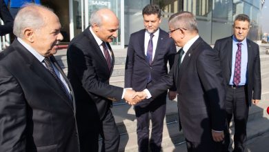 Ahmet Davutoğlu, Karamollaoğlu’nu ziyaret etti