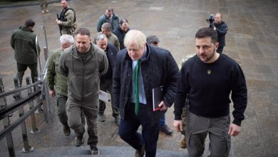 Eski İngiltere Başbakanı Johnson, Kiev’de Zelenskiy ile görüştü