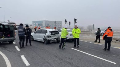 İki otomobil çarpıştı: 4 yaralı
